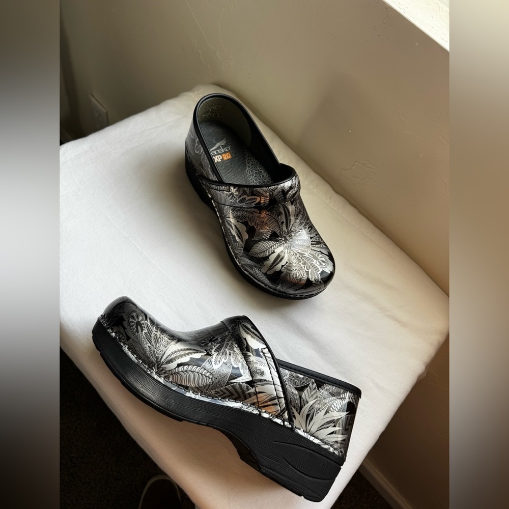 Women Dansko XP 2.0 Metallic Jungle Patent Leather Clogs Comfort Shoe 37 (6.5-7)